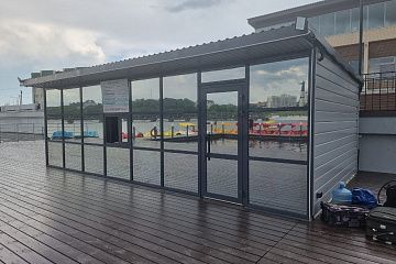 Остекление пункта проката на заливе